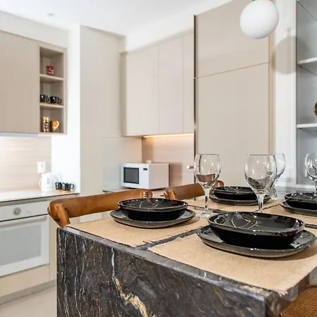 Waterfront Bramar Apartment